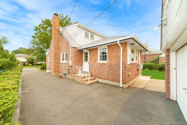 204 Center Street, Williston Park, NY 11596