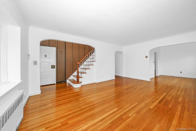 204 Center Street, Williston Park, NY 11596