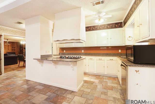 1526 June Dr, Denham Springs, LA 70726