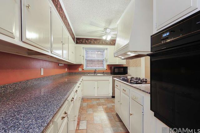 1526 June Dr, Denham Springs, LA 70726