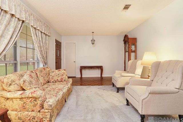 1526 June Dr, Denham Springs, LA 70726