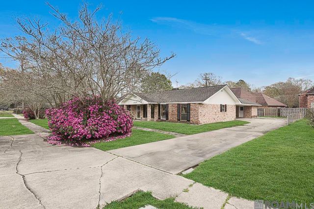 1526 June Dr, Denham Springs, LA 70726