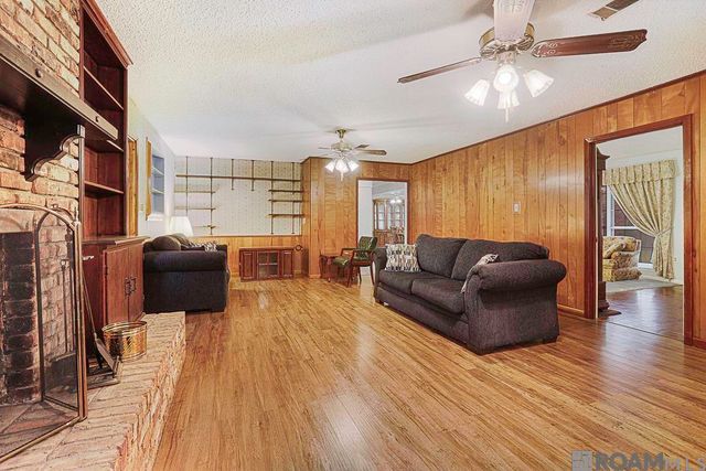 1526 June Dr, Denham Springs, LA 70726