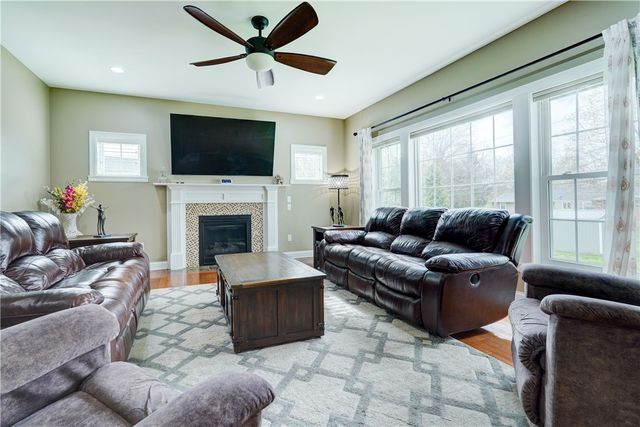 11 Rainbrooke Drive, Pittsford, NY 14534