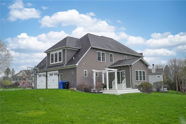11 Rainbrooke Drive, Pittsford, NY 14534