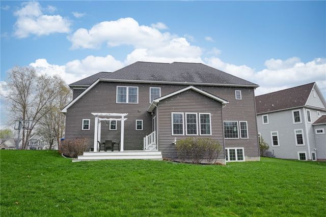 11 Rainbrooke Drive, Pittsford, NY 14534