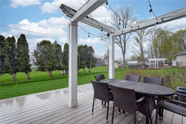 11 Rainbrooke Drive, Pittsford, NY 14534
