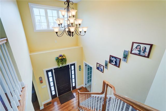 11 Rainbrooke Drive, Pittsford, NY 14534