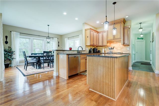 11 Rainbrooke Drive, Pittsford, NY 14534