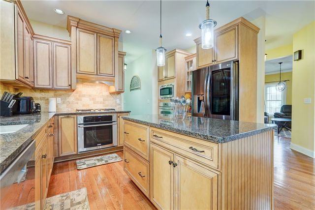 11 Rainbrooke Drive, Pittsford, NY 14534