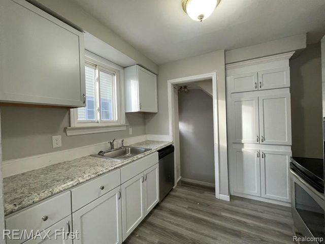 23113 Hayes Avenue, Eastpointe, MI 48021