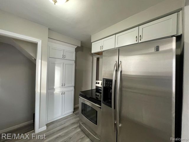 23113 Hayes Avenue, Eastpointe, MI 48021