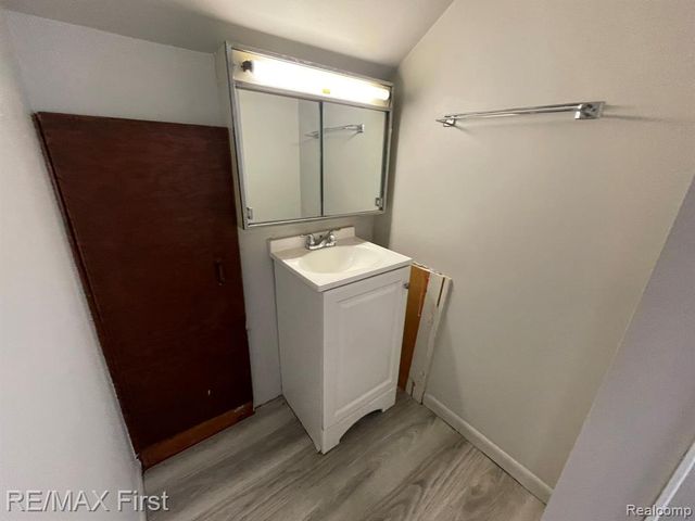 23113 Hayes Avenue, Eastpointe, MI 48021