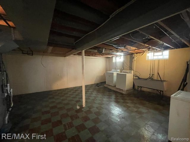 23113 Hayes Avenue, Eastpointe, MI 48021