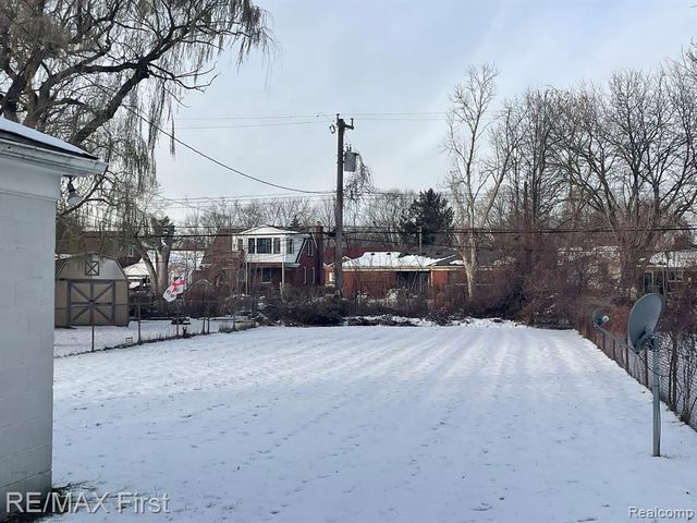 23113 Hayes Avenue, Eastpointe, MI 48021