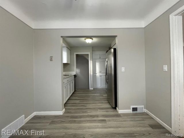 23113 Hayes Avenue, Eastpointe, MI 48021