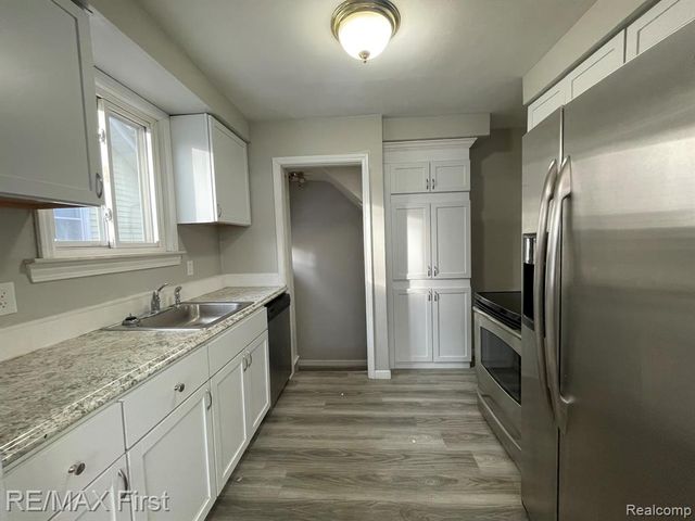 23113 Hayes Avenue, Eastpointe, MI 48021