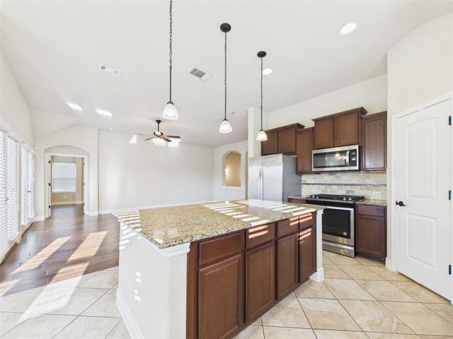 501 Kirkhill ST, Hutto, TX 78634