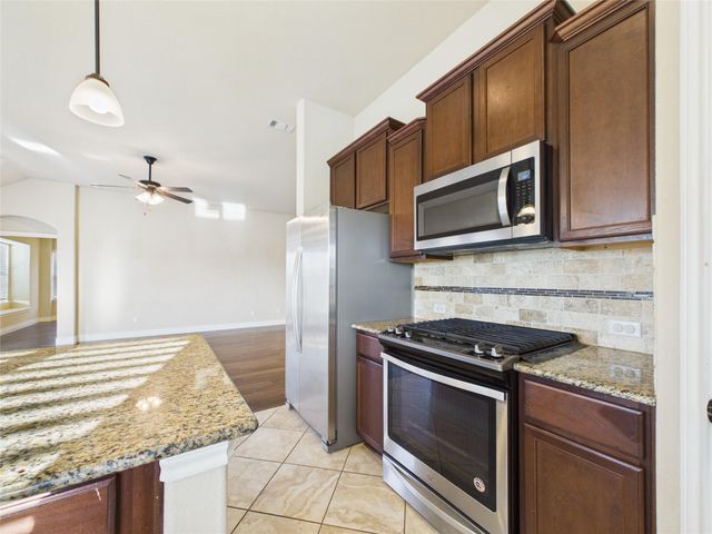 501 Kirkhill ST, Hutto, TX 78634