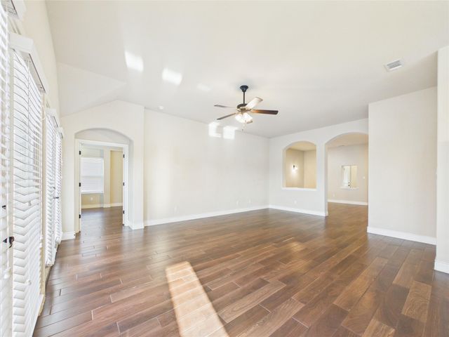501 Kirkhill ST, Hutto, TX 78634