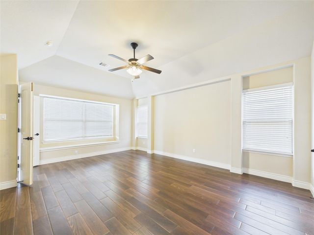 501 Kirkhill ST, Hutto, TX 78634