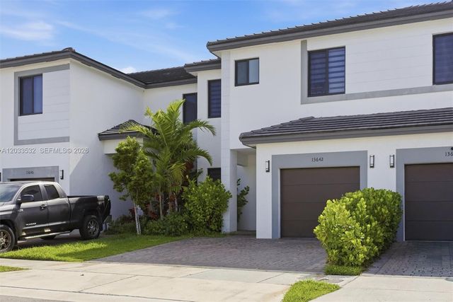 13642 SW 157th PL, Miami, FL 33196