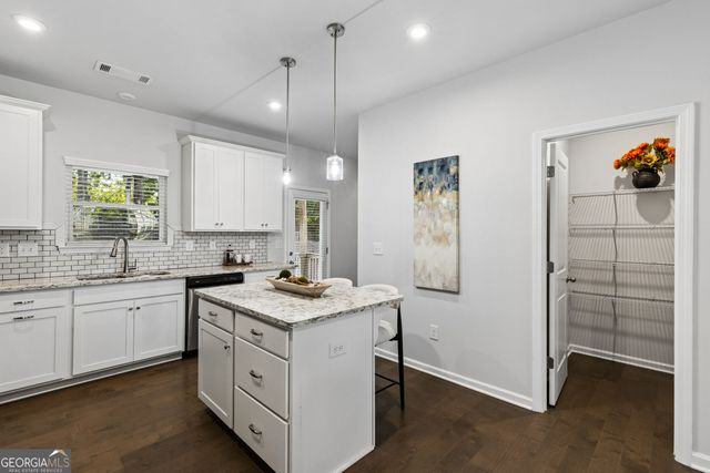 2513 Hedgeway Circle, Kennesaw, GA 30144