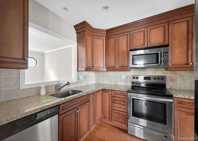 301 Kensington Way, Mount Kisco, NY 10549