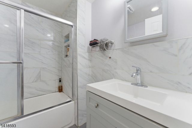 219 Hollywood Ave, Hillside Twp., NJ 07205