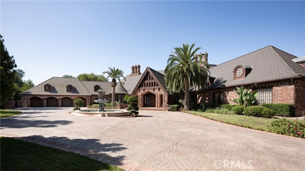 22442 Via Pajaro, Laguna Hills, CA 92679