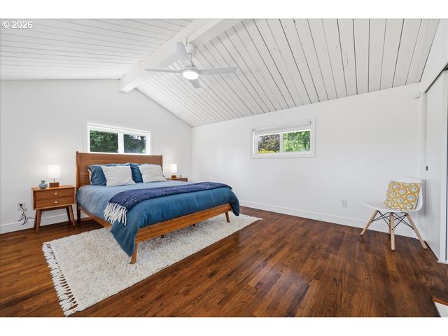 10936 Ne RUSSELL St, Portland, OR 97220