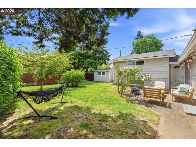 10936 Ne RUSSELL St, Portland, OR 97220