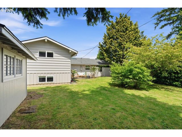 10936 Ne RUSSELL St, Portland, OR 97220