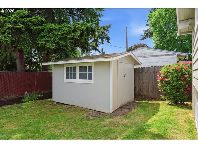 10936 Ne RUSSELL St, Portland, OR 97220