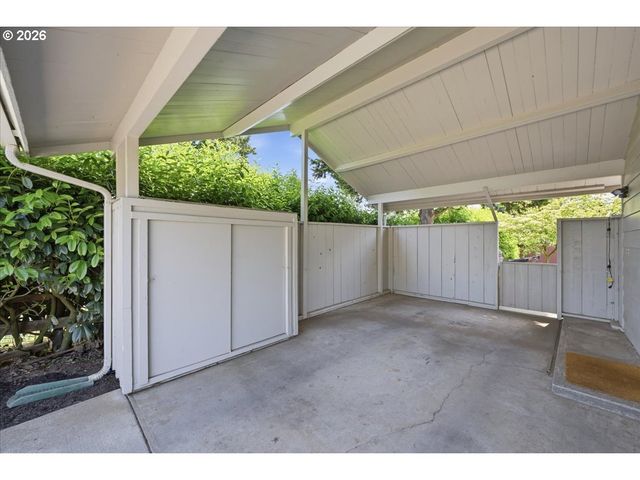10936 Ne RUSSELL St, Portland, OR 97220