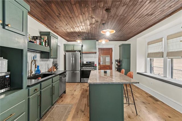3027 Charlotte Street, Kansas City, MO 64109
