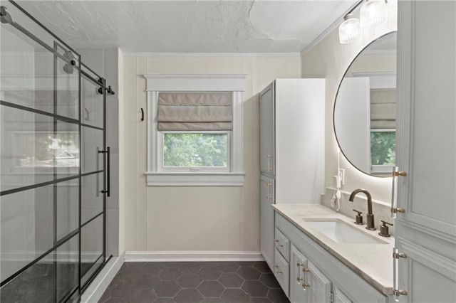 3027 Charlotte Street, Kansas City, MO 64109