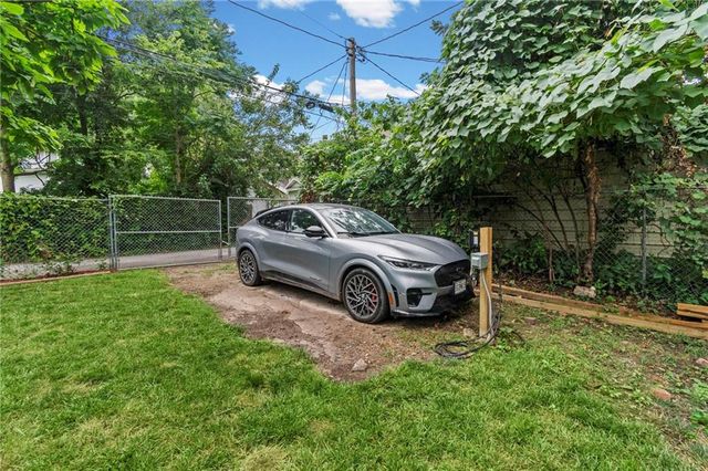 3027 Charlotte Street, Kansas City, MO 64109