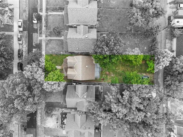 3027 Charlotte Street, Kansas City, MO 64109