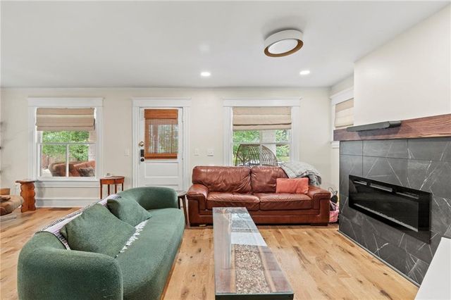 3027 Charlotte Street, Kansas City, MO 64109
