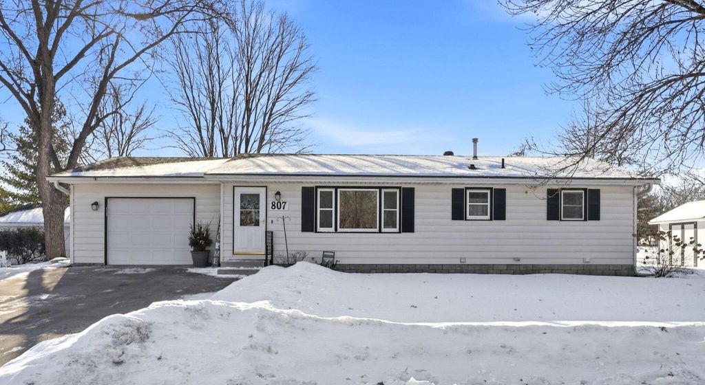 807 12th Street N, Princeton, MN 55371