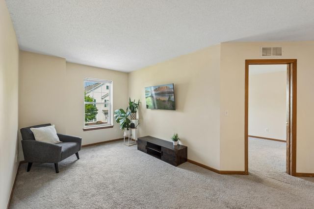 868 Princeton Avenue, Shakopee, MN 55379
