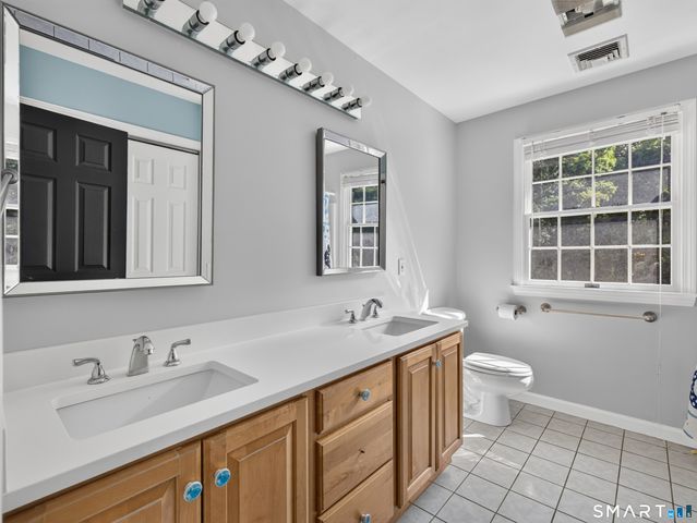 39 Cardinal Road, East Lyme, CT 06333