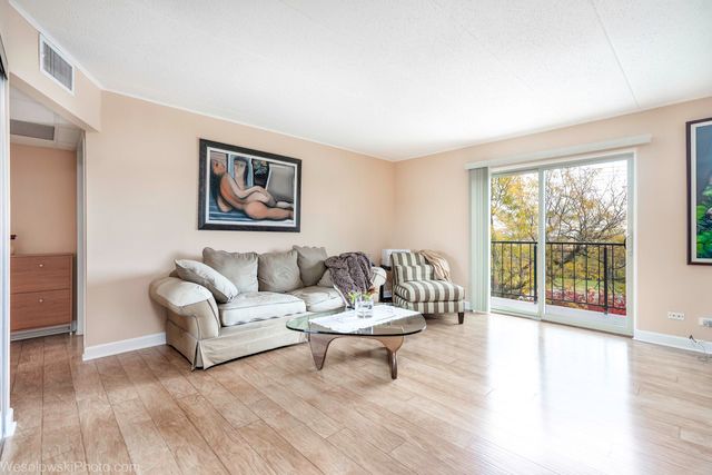 3222 Sanders Road 3D, Northbrook, IL 60062