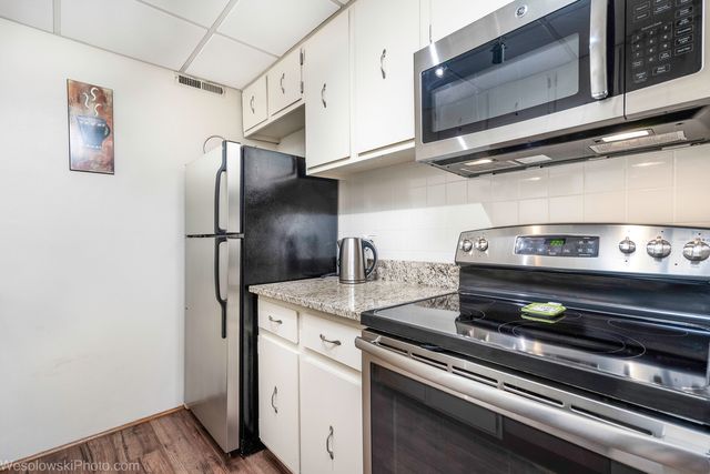 3222 Sanders Road 3D, Northbrook, IL 60062