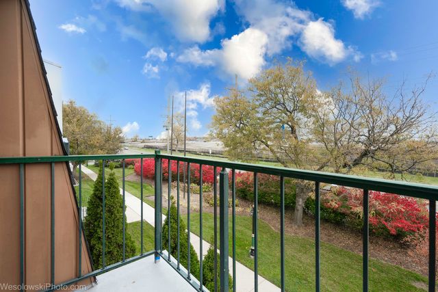 3222 Sanders Road 3D, Northbrook, IL 60062