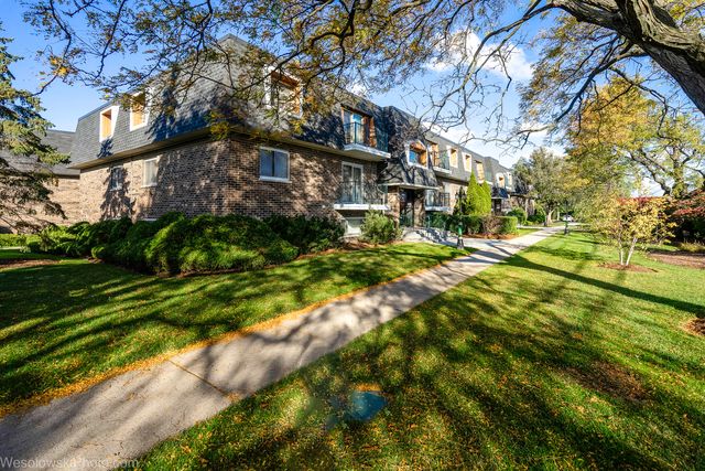 3222 Sanders Road 3D, Northbrook, IL 60062