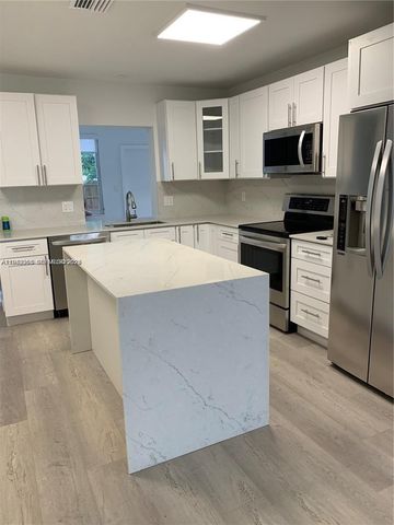 227 SE 7th St, Dania Beach, FL 33004