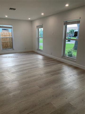 227 SE 7th St, Dania Beach, FL 33004