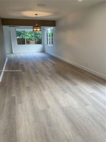 227 SE 7th St, Dania Beach, FL 33004